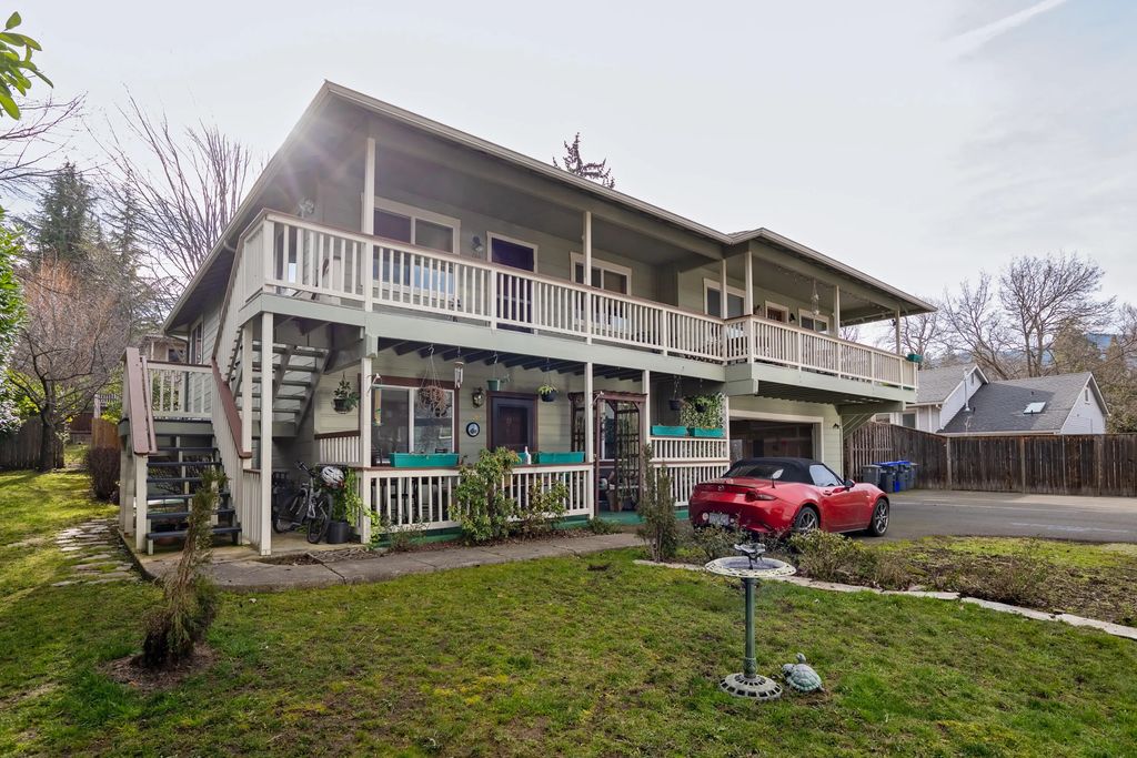 790 Park Street, Ashland