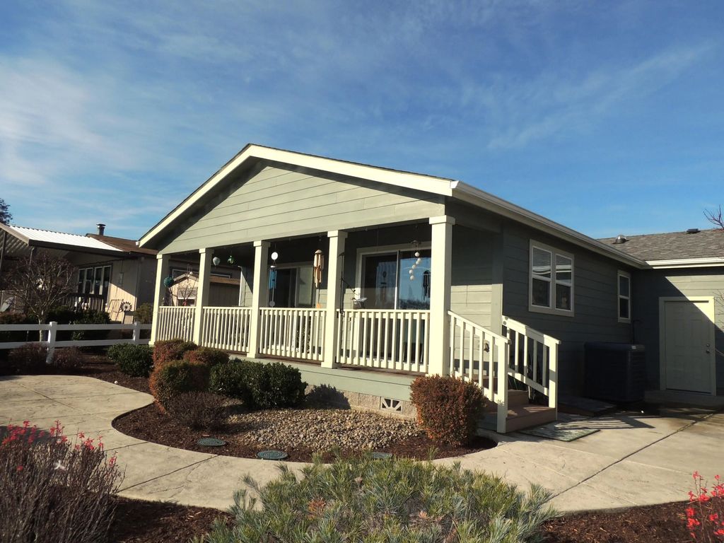 303 Kingsley Drive, Grants Pass