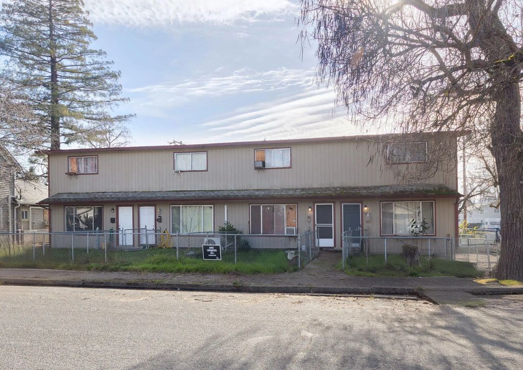 711 Sw Burgess Street, Grants Pass