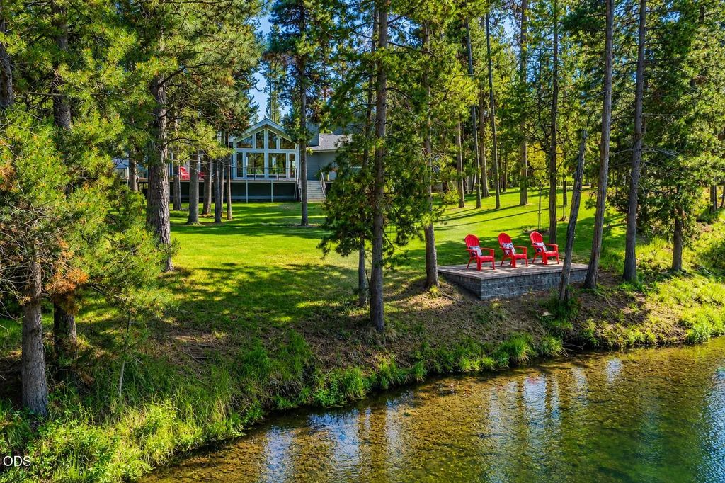 15194 E River Loop Drive E, Bend