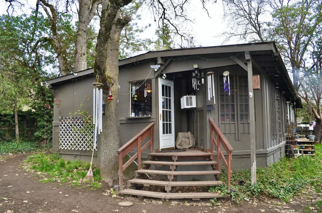 10585 Blackwell Road, Central Point
