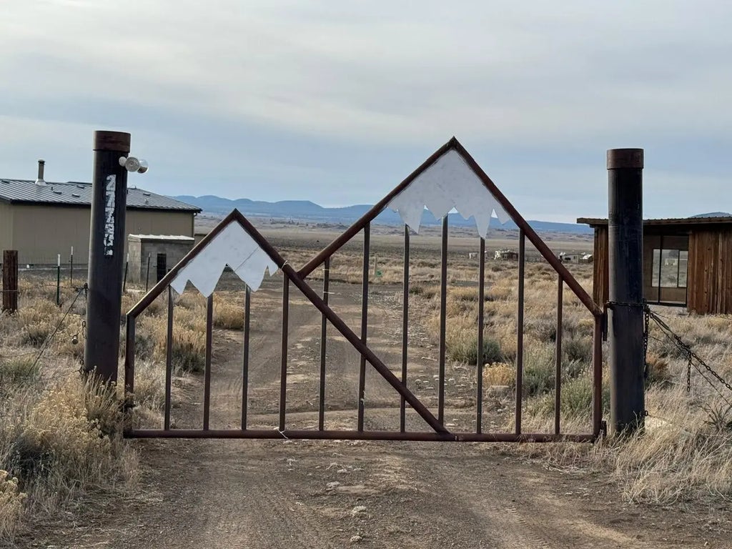 27737 Ford Road, Bend