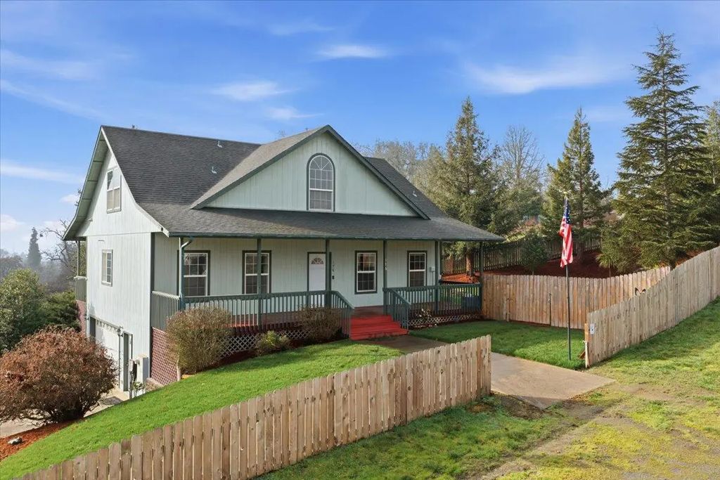 176 Nehalem Loop, Roseburg