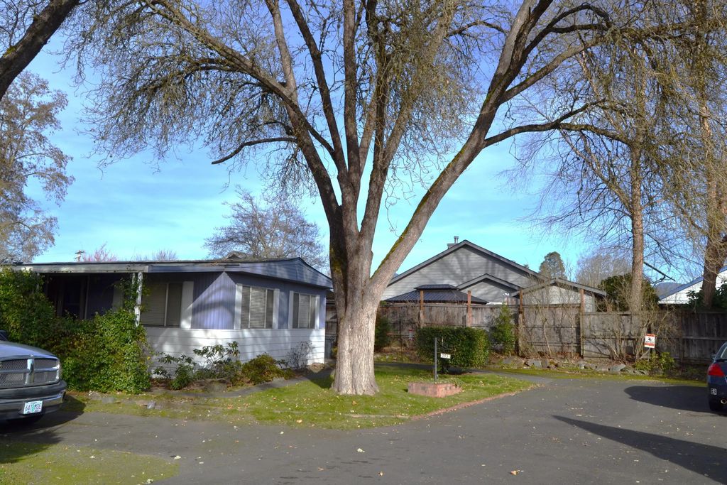 285 Lakeview Drive, Grants Pass