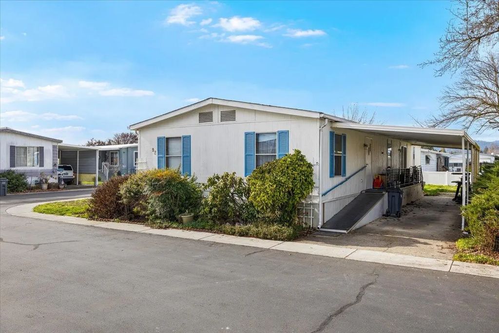 301 Freeman Road Unit 92, Central Point