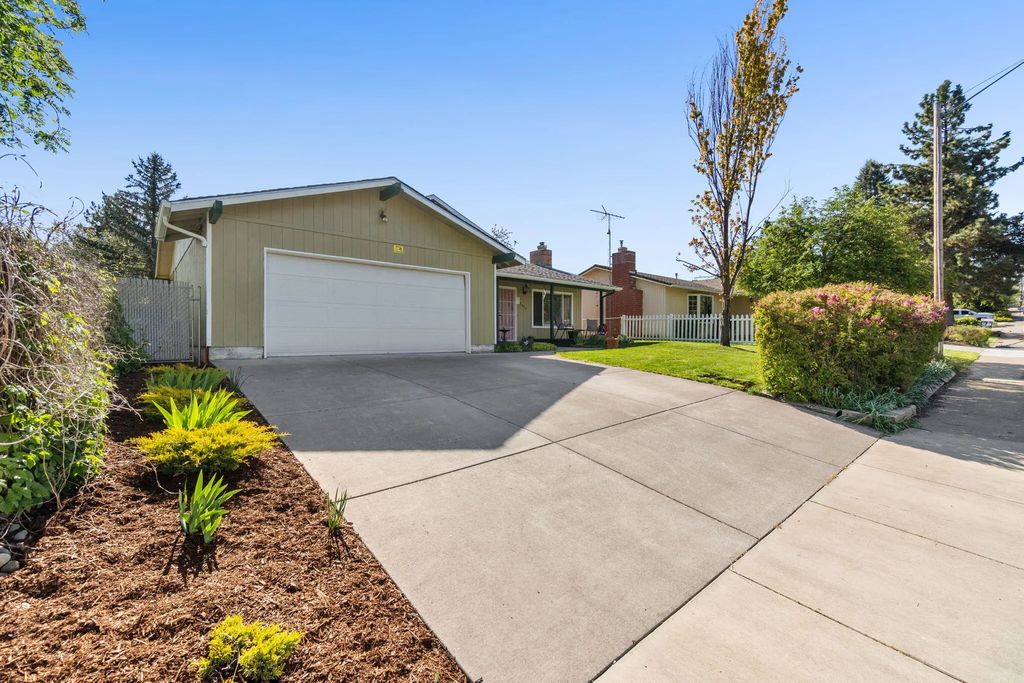 2627 Berkeley Street, Klamath Falls