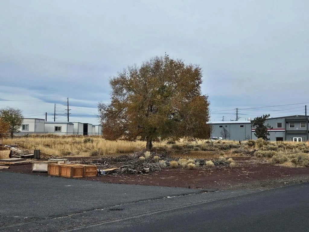 975 Sw 1st Street, Redmond