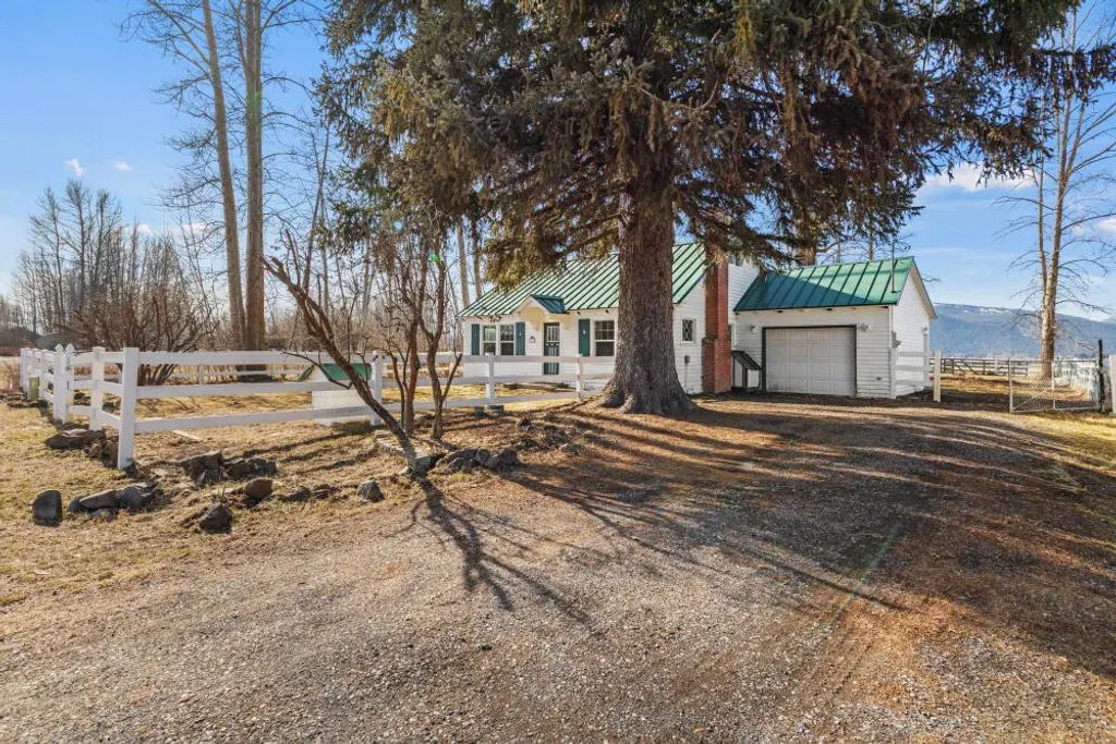 52712 Highway 62, Fort Klamath
