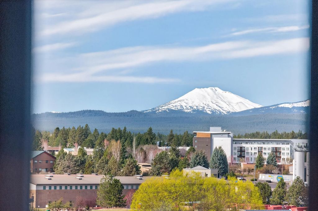 291 Sw Bluff Drive Unit 320, Bend