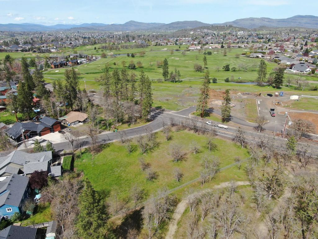 Echo Way, Eagle Point