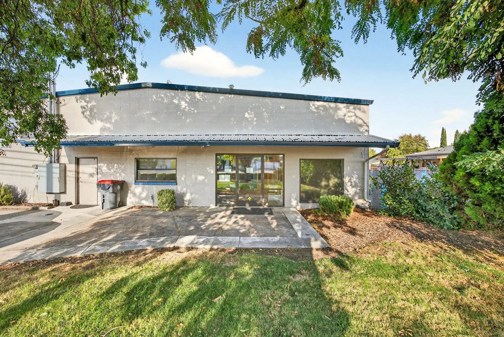 3100 Merriman Road, Medford