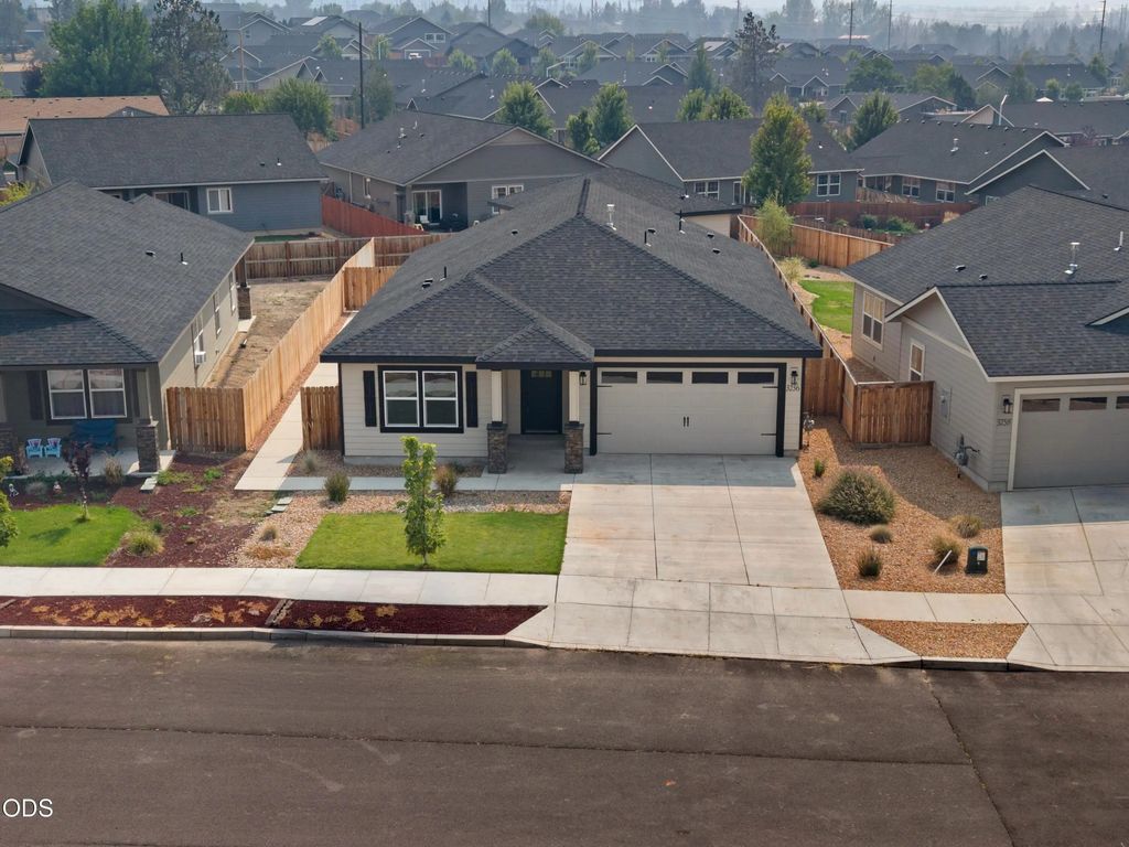 3236 Nw Dogwood Avenue Lot 27, Redmond