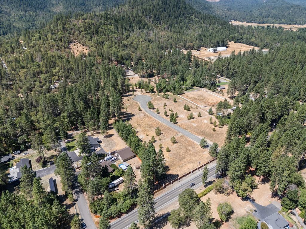 4697 E Evans Creek Road, Rogue River