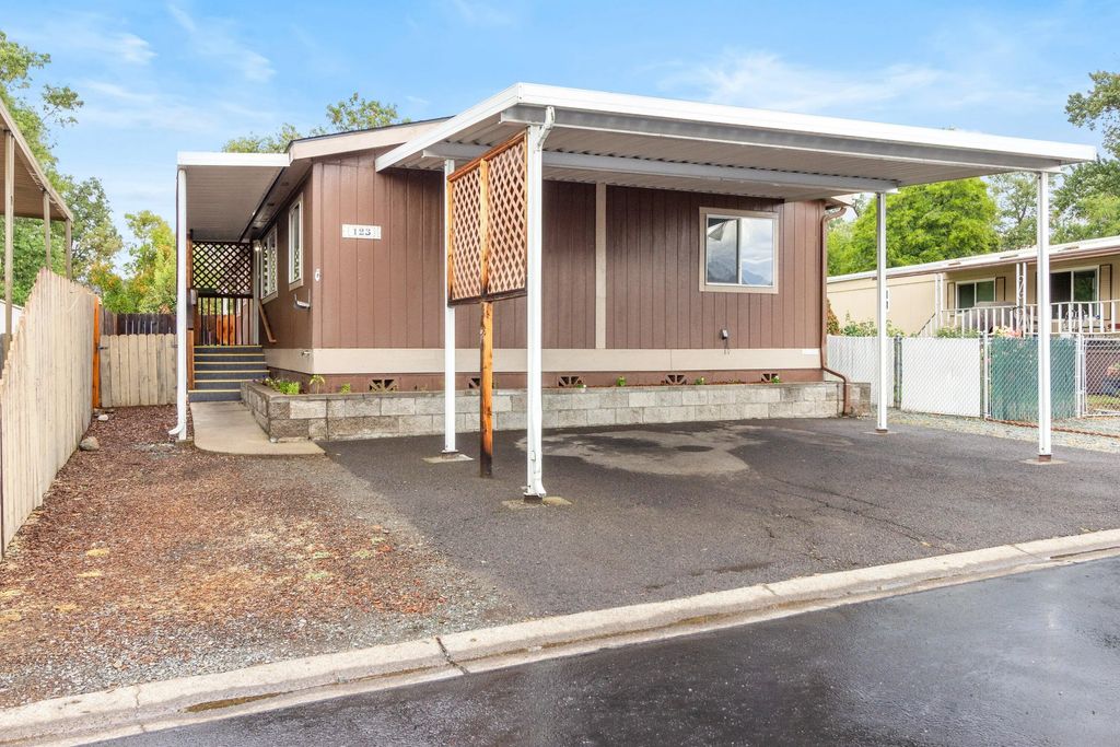 3555 S Pacific Highway Space 123, Medford