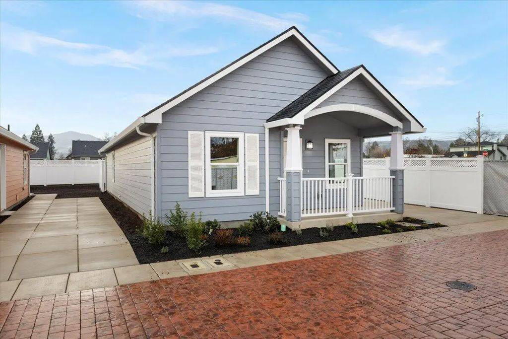198 New Spirit Way Lot 28, Medford