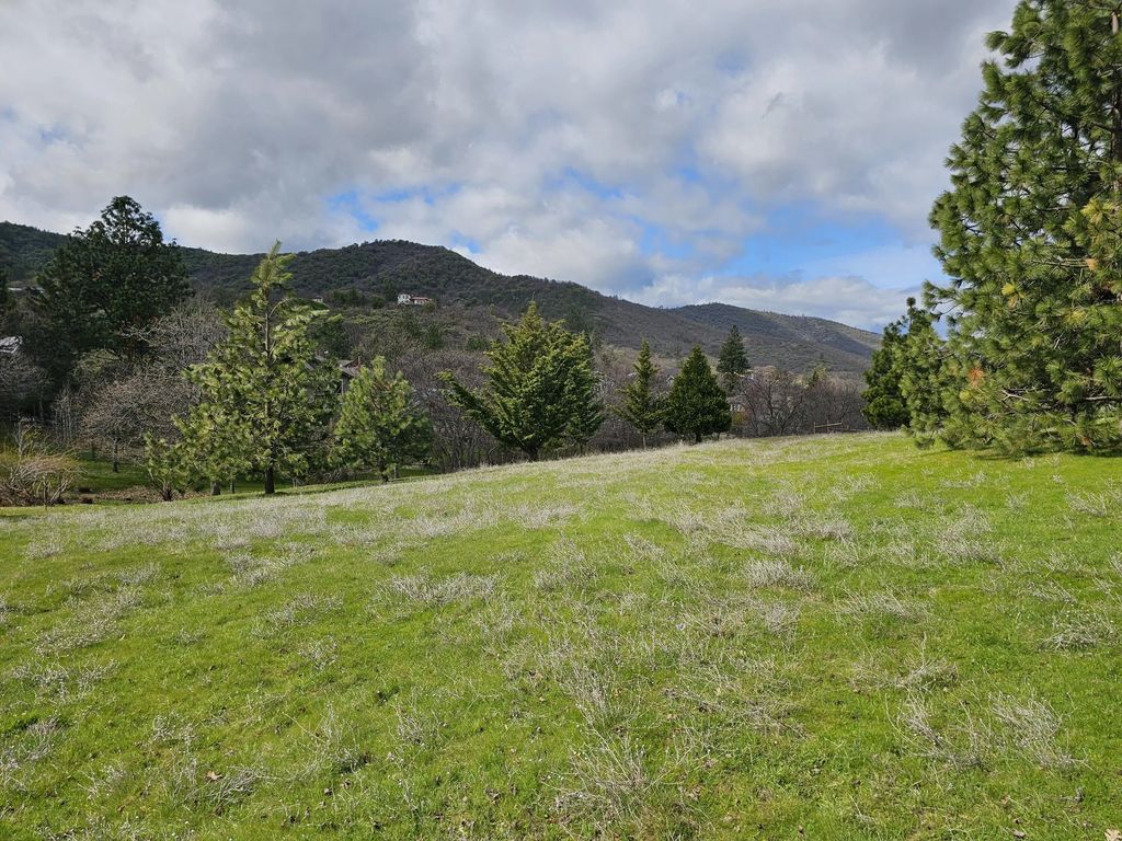 483 Strawberry Lane, Ashland