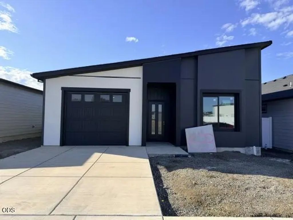 633 Terrazzo Way, Medford