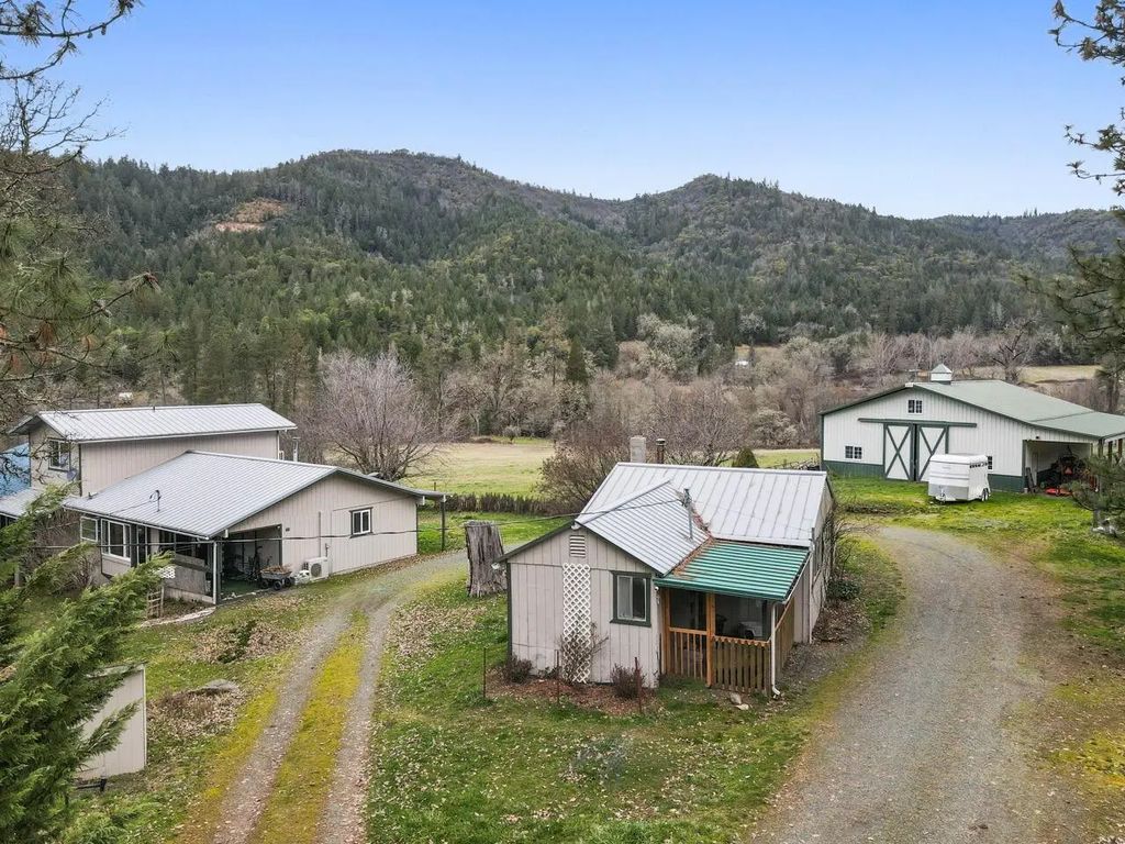 431 Murphy Gulch Road, Rogue River