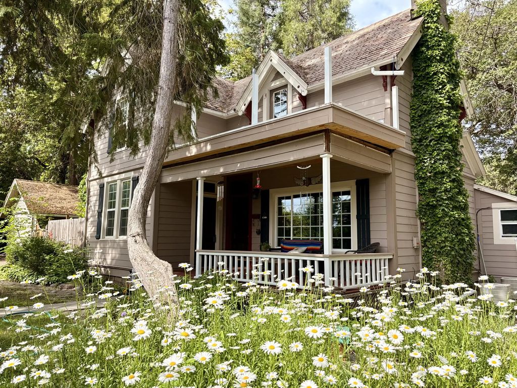 3072 Griffin Creek Road, Medford