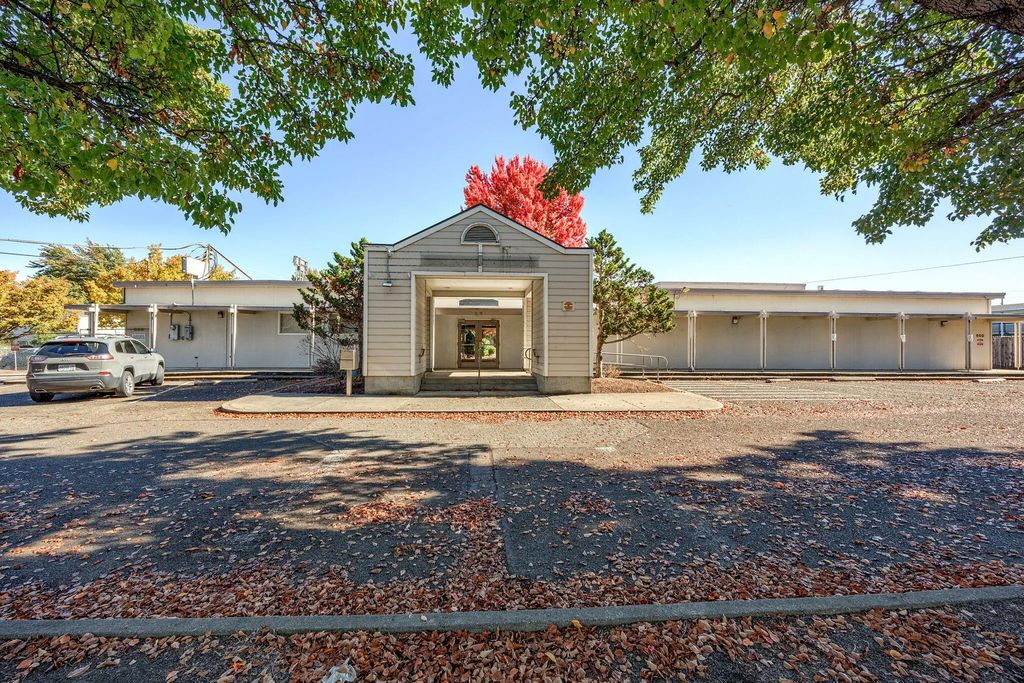 650 Royal Avenue, Medford