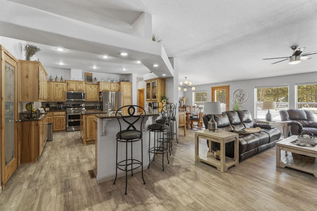 53315 Holiday Drive, La Pine