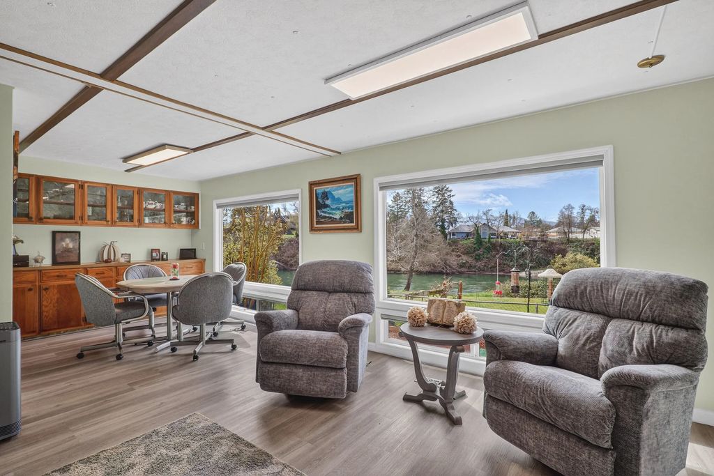 608 Woodlawn Circle, Grants Pass