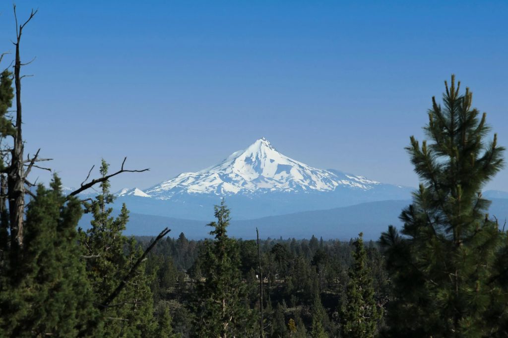 3399 Nw Greenleaf Way, Bend