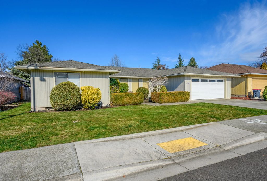 540 Golf View Drive, Medford