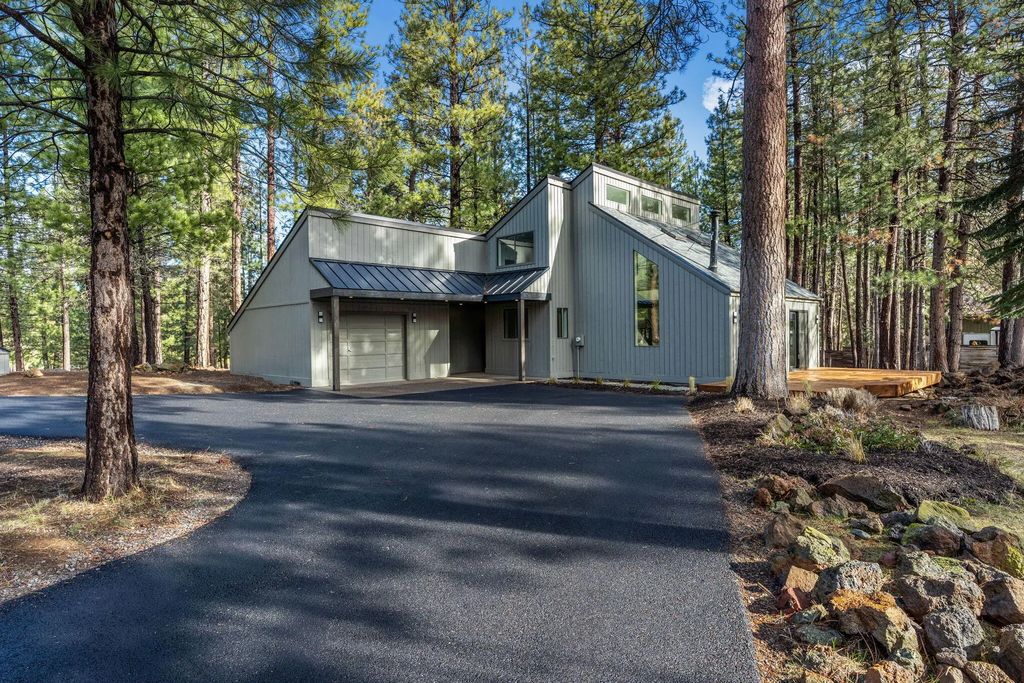 14455 Crossroads Loop, Sisters