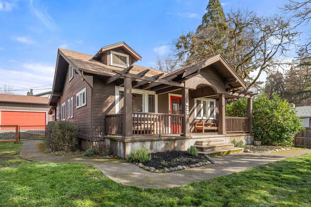 420 Nw Savage Street, Grants Pass