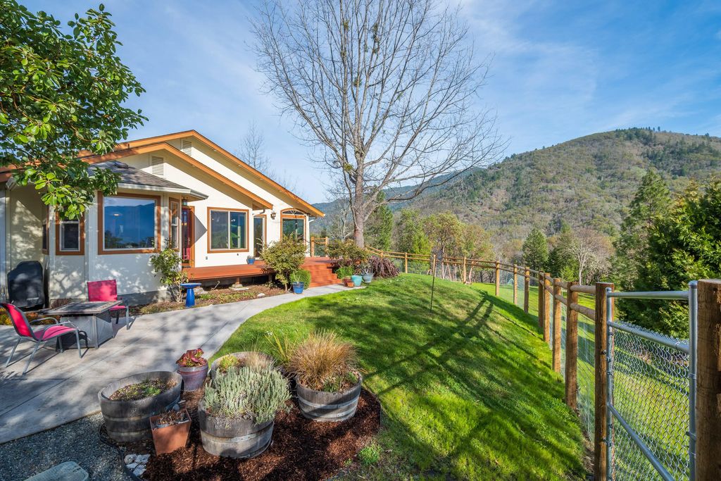 160 Wallace Lane, Grants Pass