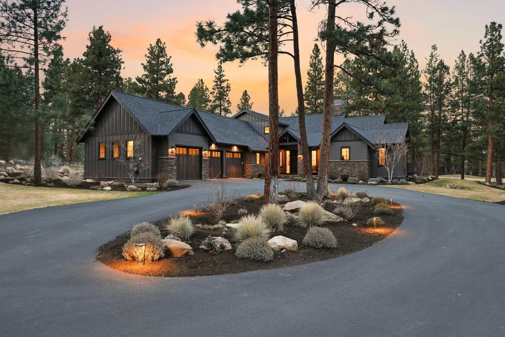 17116 Royal Coachman Drive, Sisters