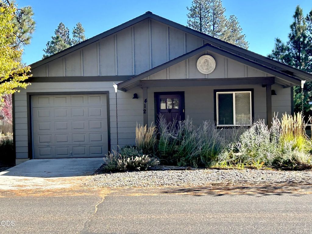 412 N Desert Rose Loop, Sisters
