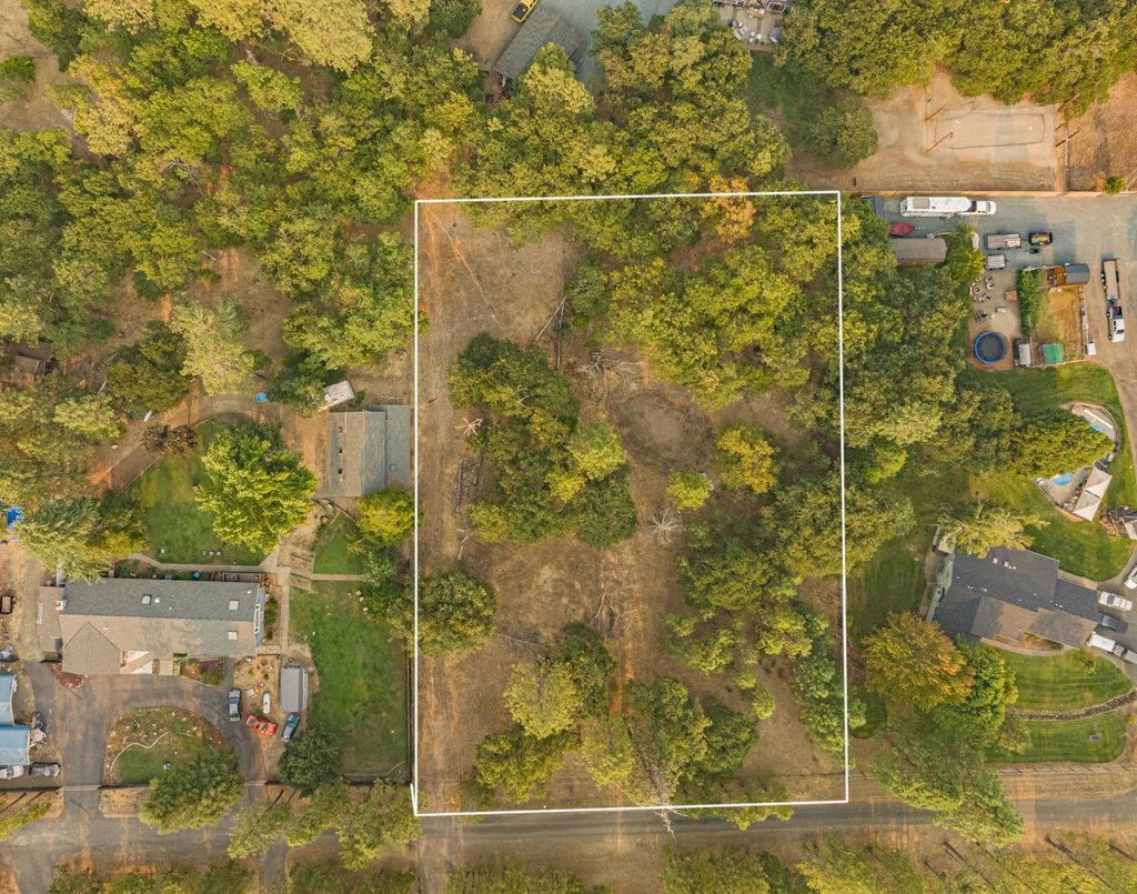323 Eric Way, Grants Pass