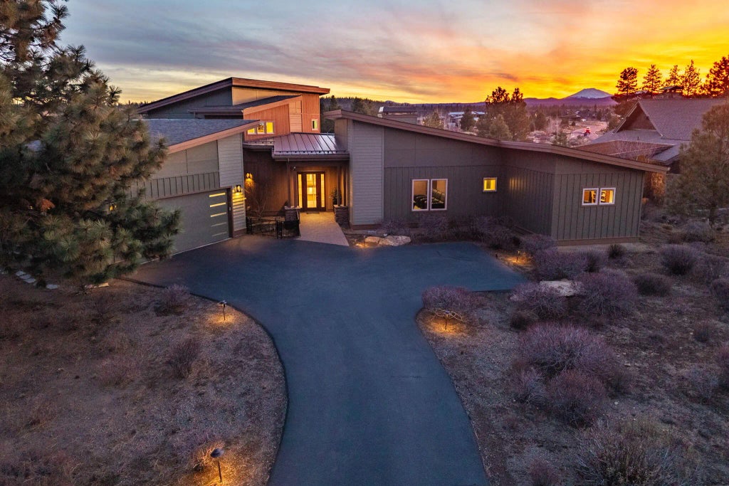 61649 Hosmer Lake Drive, Bend