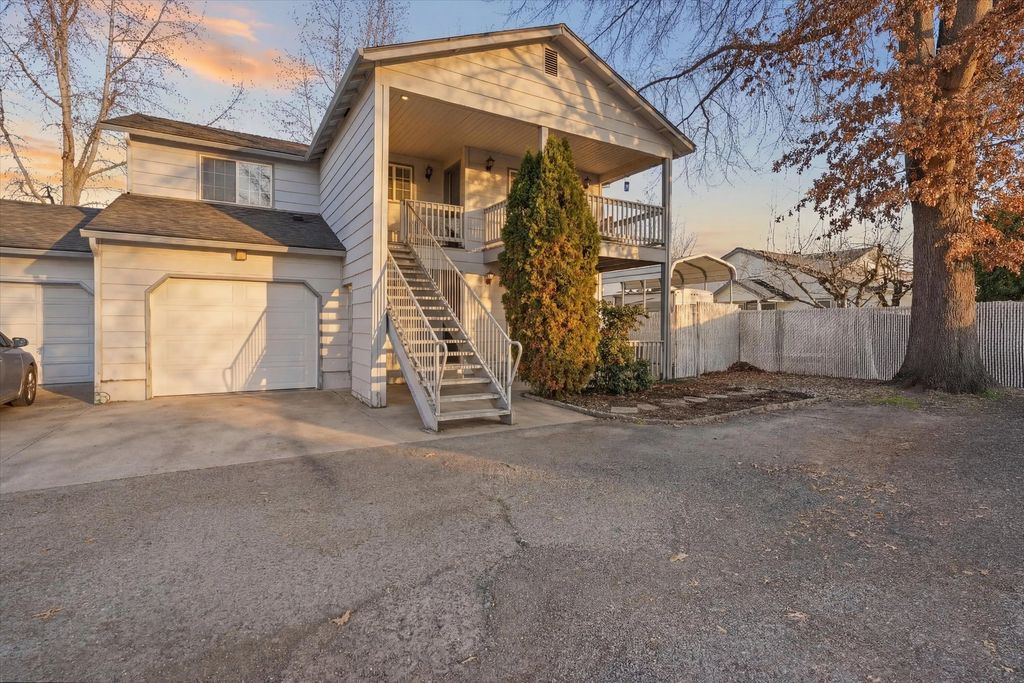 512 Village Drive, Central Point