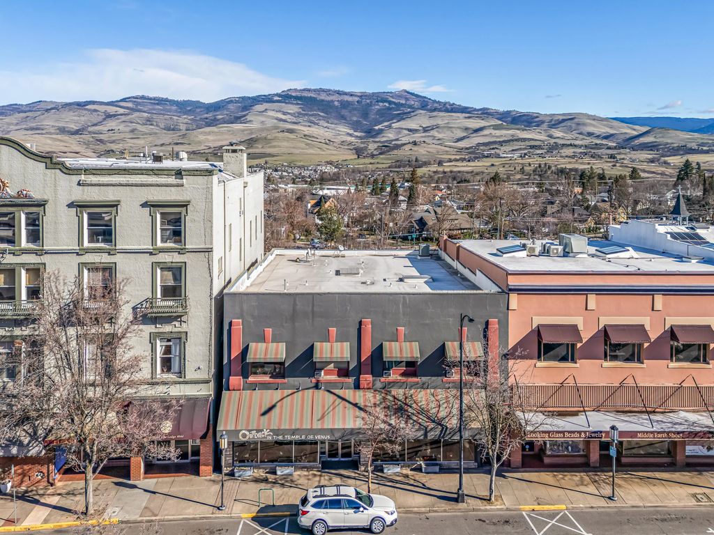 275 E Main Street, Ashland