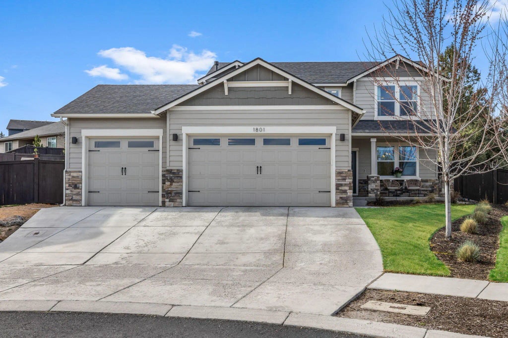 1801 Ne Shadowcrest Way, Bend Property Listing: MLS® #220217633