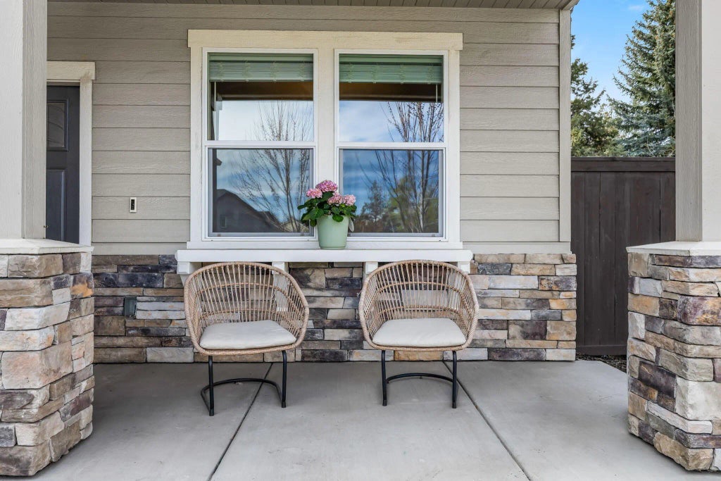 1801 Ne Shadowcrest Way, Bend Property Listing: MLS® #220217633