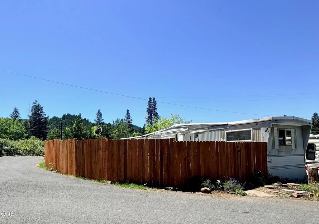7001 Rogue River Highway Spc 29, Grants Pass