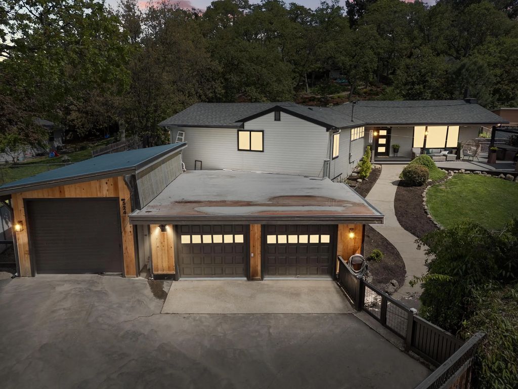 524 N Berkeley Way, Medford