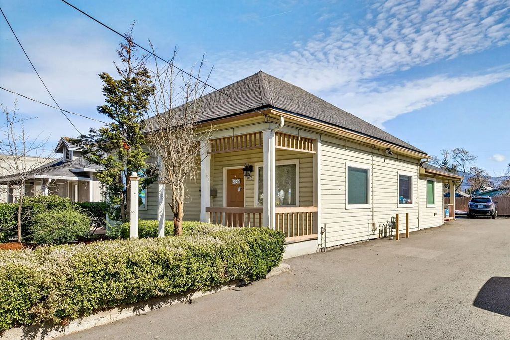 1016 Court Street, Medford