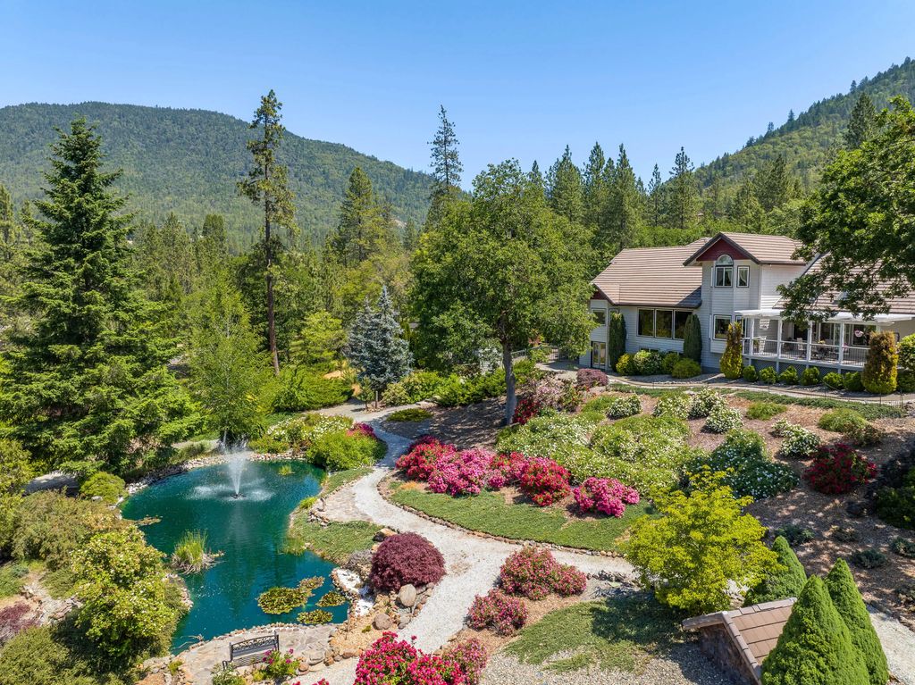 701 Serenity Lane, Grants Pass