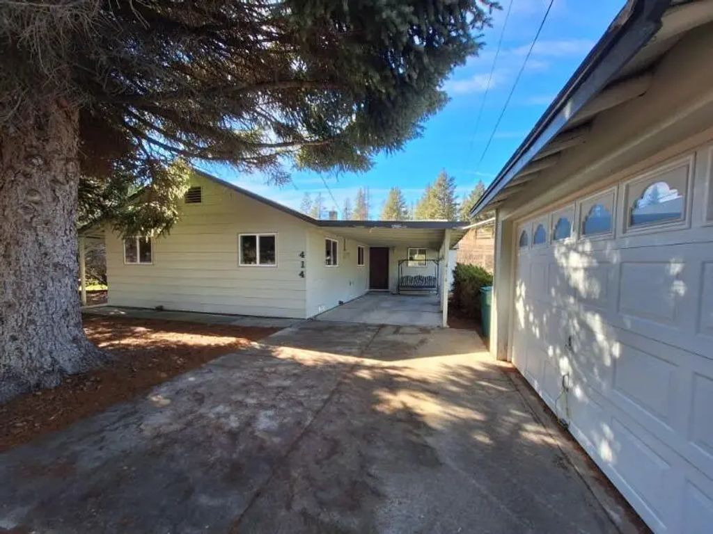 414 N Baker Avenue, Chiloquin