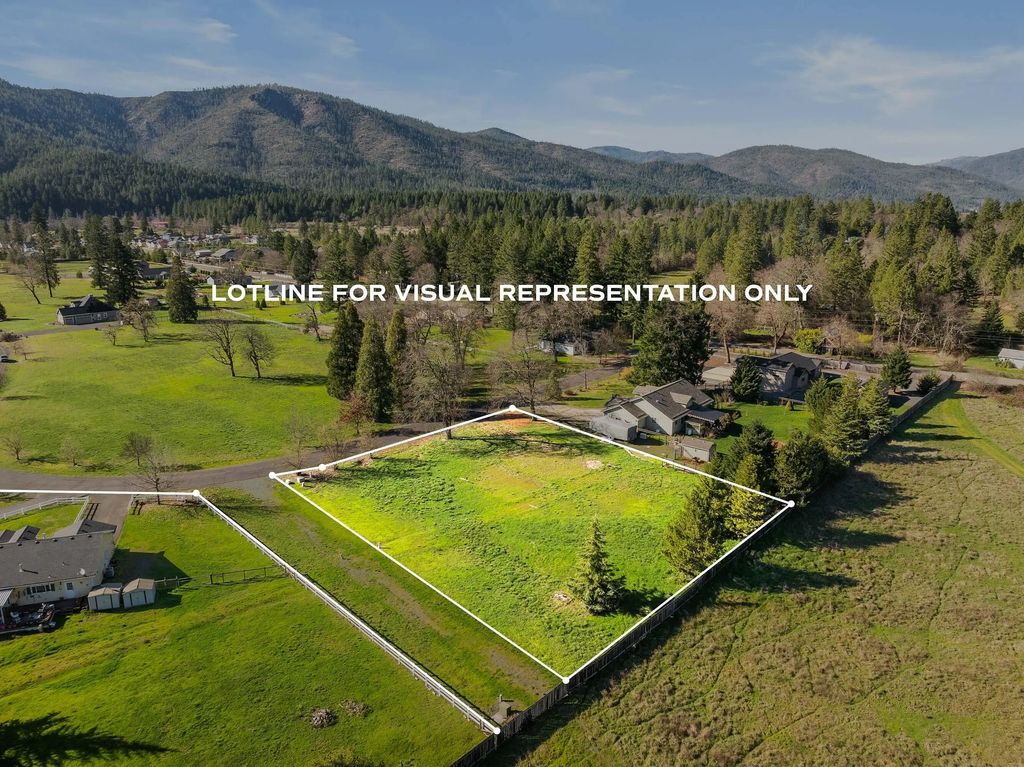 527 E Forks Circle, Cave Junction