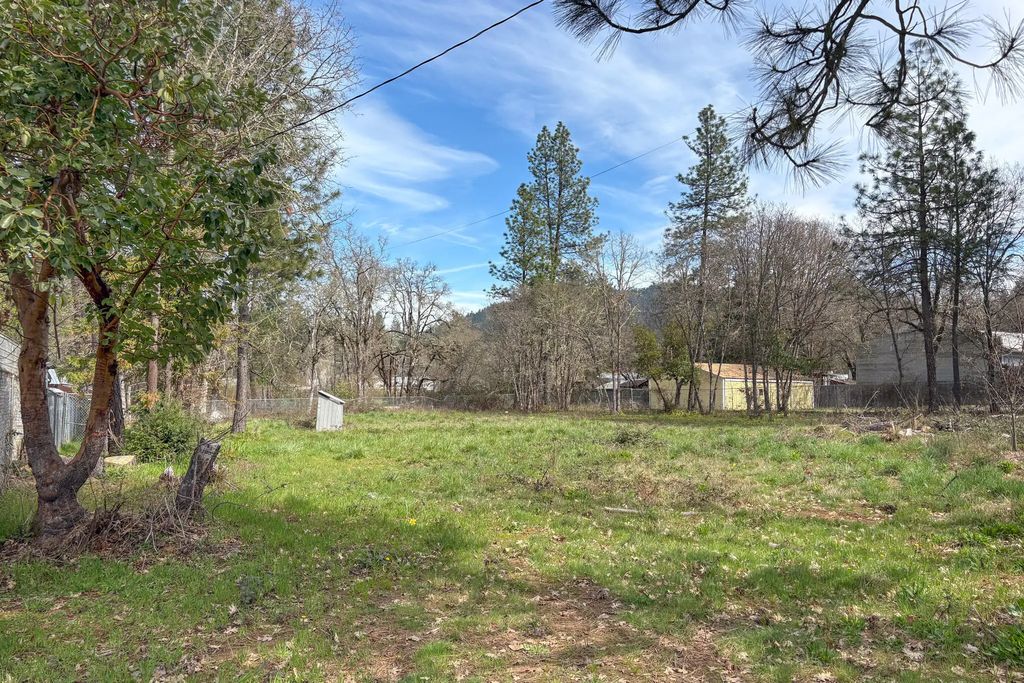 342 Caves Highway, Cave Junction
