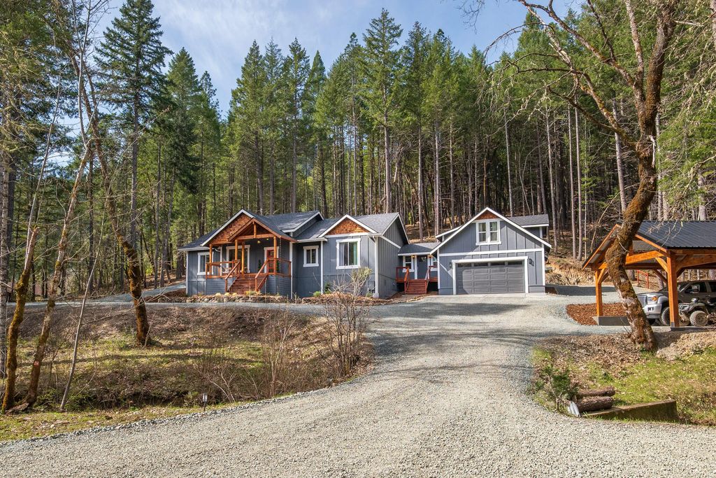322 Round Prairie Road, Wilderville