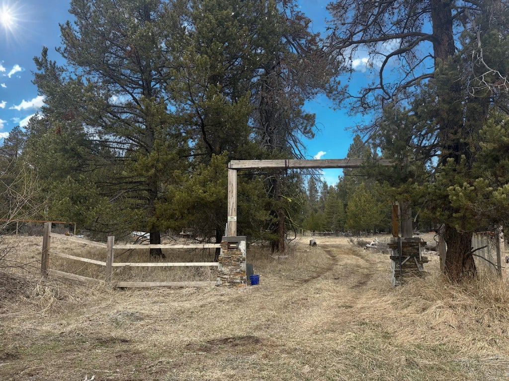 15676 River Drive, La Pine