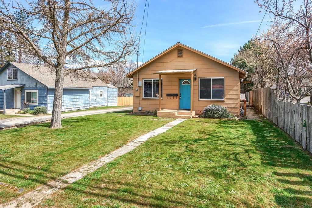 128 S Mountain Avenue, Ashland