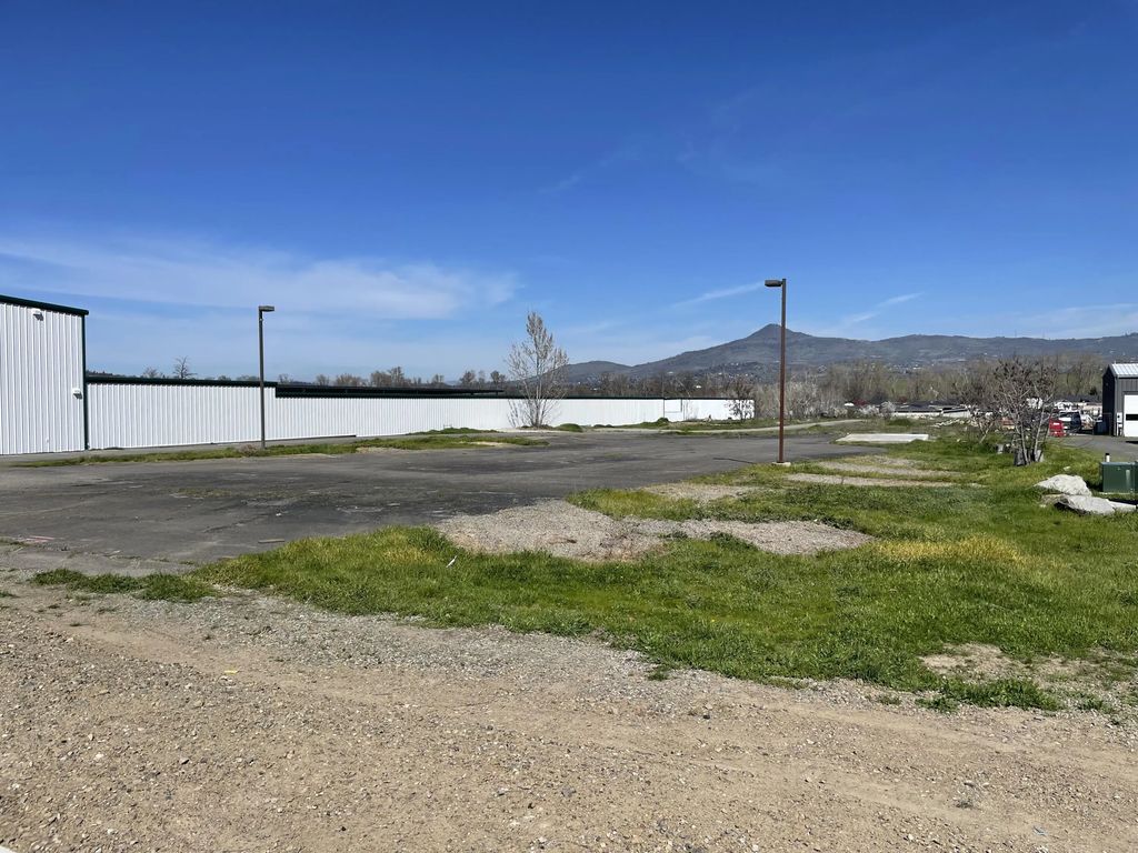 3957 S Pacific Highway, Medford